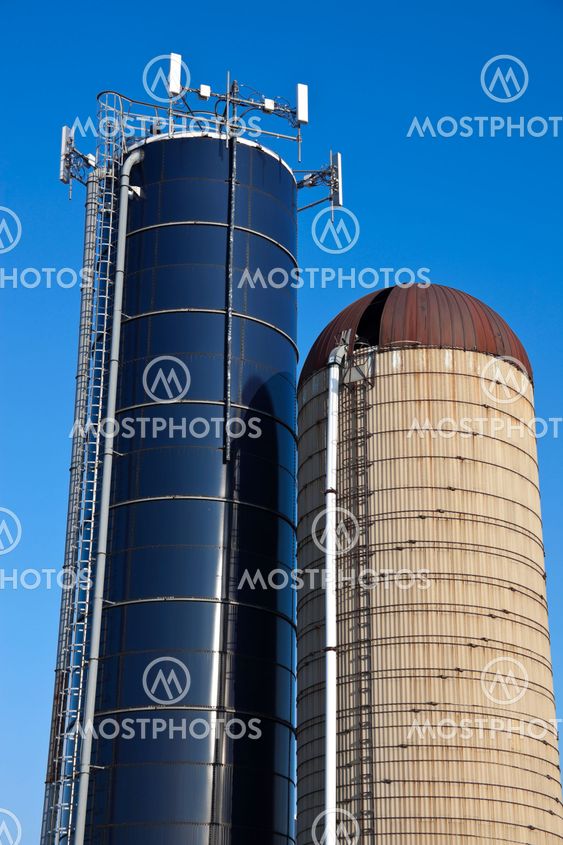 Cell antennas mounted on the top of the silo