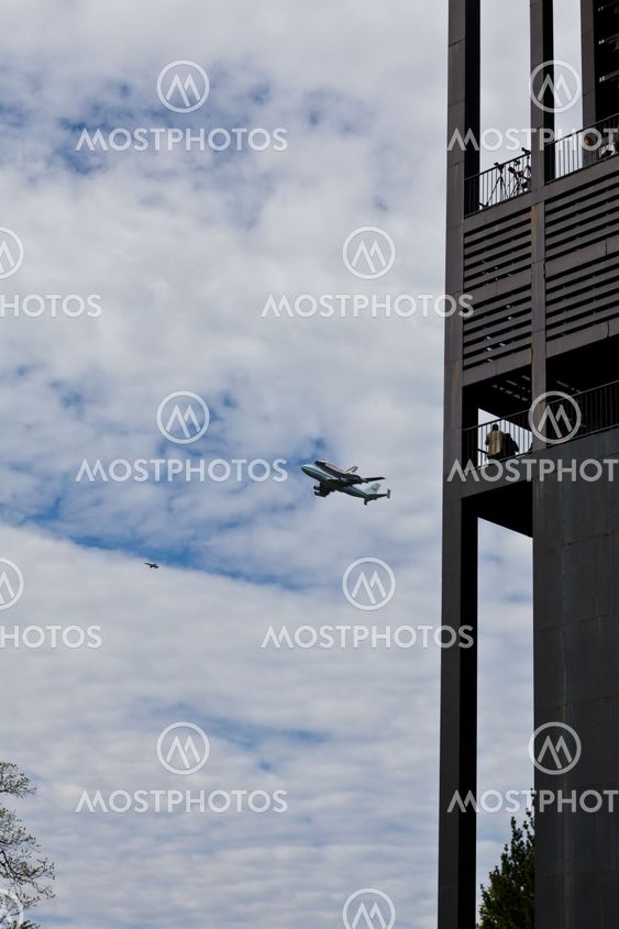 Space shuttle Discovery Flyover over the Washington, D.C. area - Next to the Netherlands Carillon