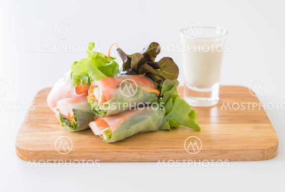 Fresh vegetable noodle spring roll