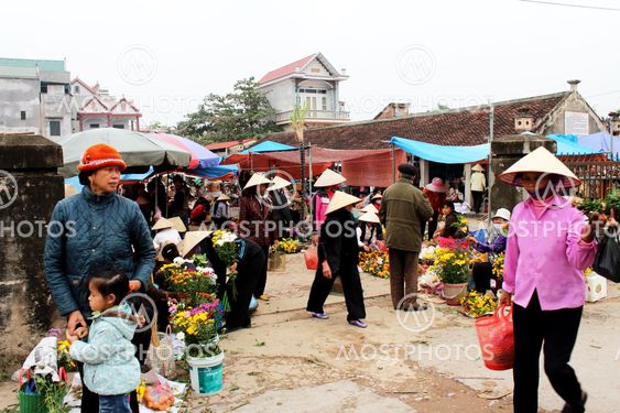 People go to market