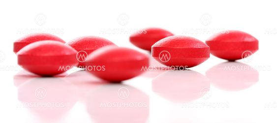 Grupp av röda medicin piller