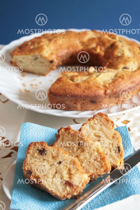 Slices of apple and raisins cake