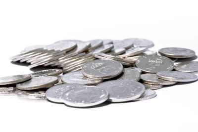 Svenska kronor på vit bakgrund