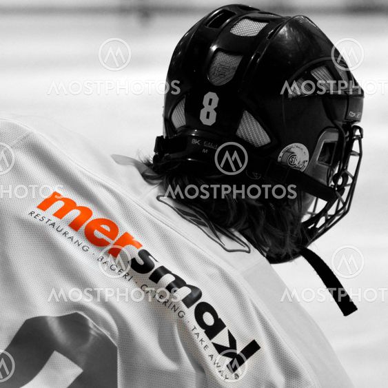 Hockeytröja med reklam på ryggen