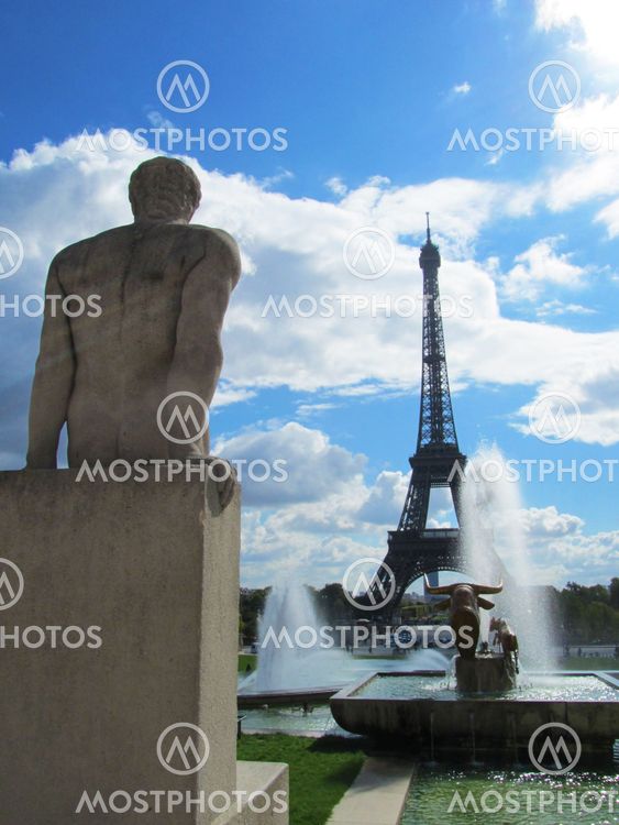 Eiffel tower from Trocadero square