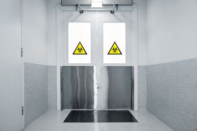 hospital doors with quarantine sign
