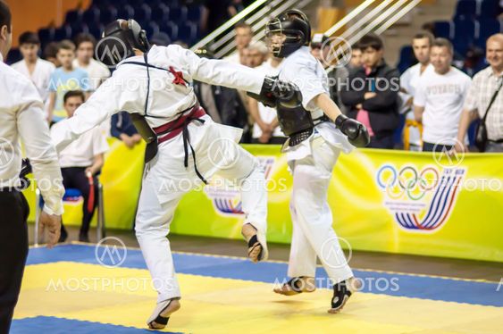 Kobudo competition between boys.