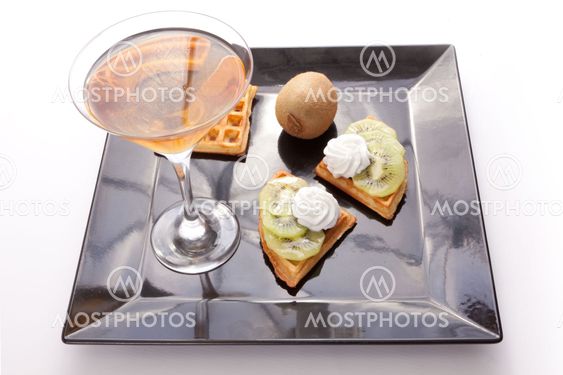 Kiwi Tart Slices with Drink