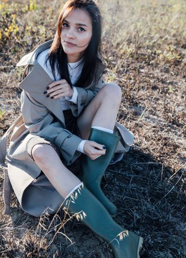 Beautiful fashionable brunette woman in gray coat...