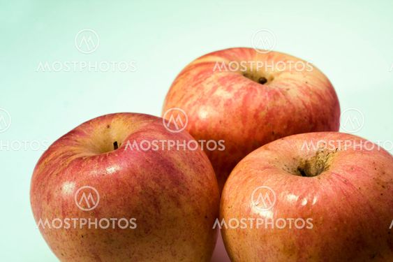 red apples