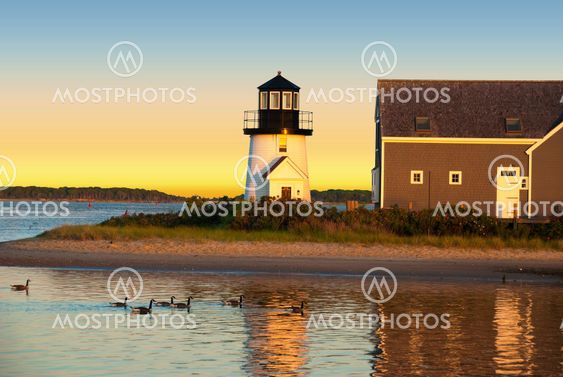 Hayannis harbor lighthouse