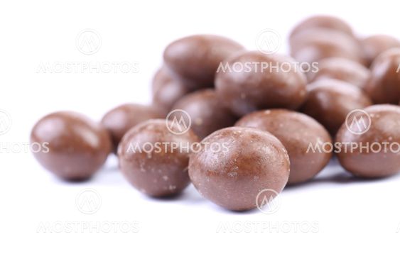 Brown dragee, in chocolate covered.