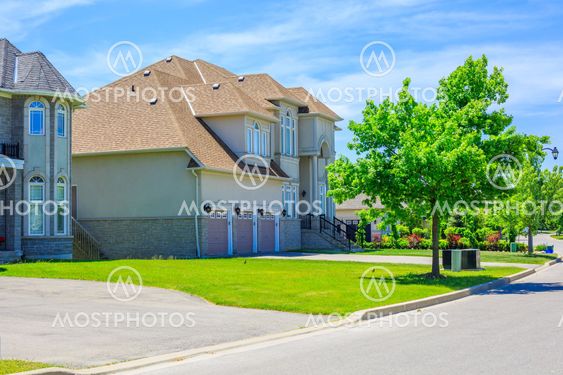 Luxury houses in North America
