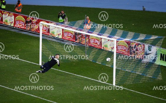 Football game Arsenal vs Dynamo Kyiv