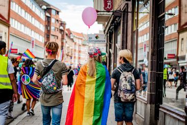 Unga i Prideparad i Malmö