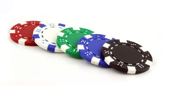 Poker Chips på en isoleret baggrund