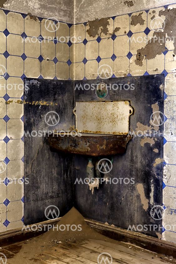 a washbasin in an abandonned house of kolmanskop ghost town