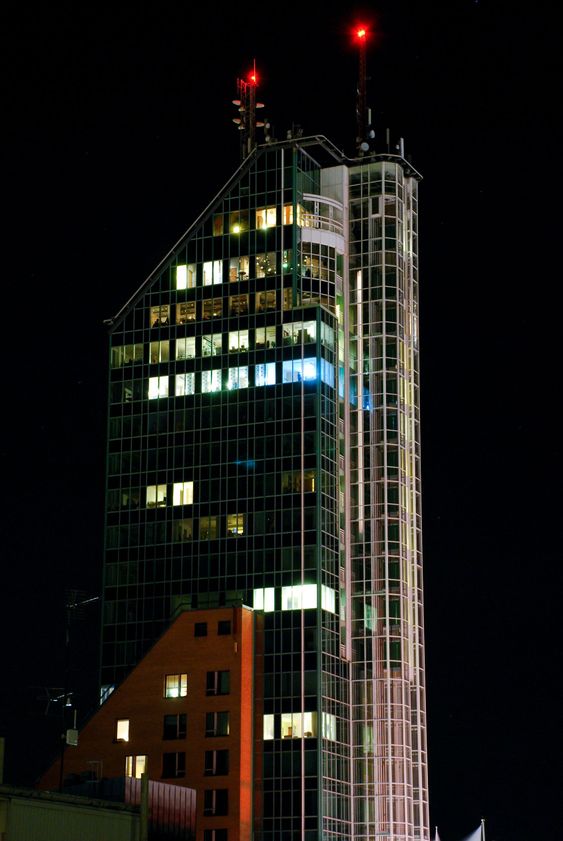 Skrapan by Night