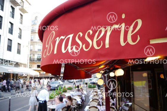 sign reading brasserie in paris