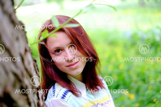 The girl near a tree