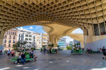 Buzz and life under the impressive Metropol Parasol...