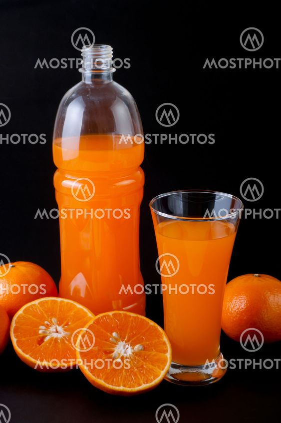 orange juice and slices of orange