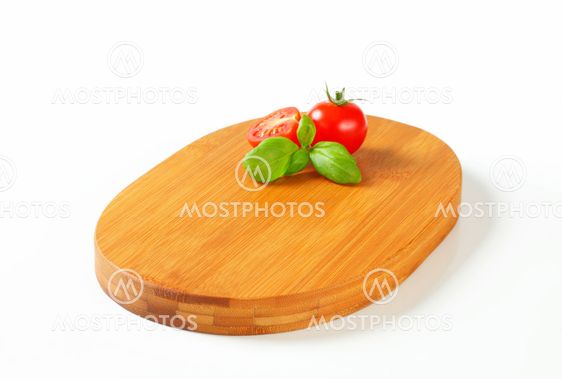 Oval-shaped cutting board