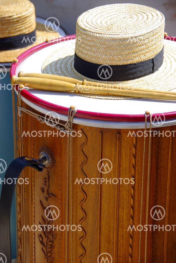Tambourines , hats and baguettes