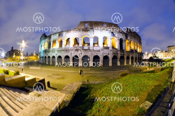 Lys af Colosseum natten