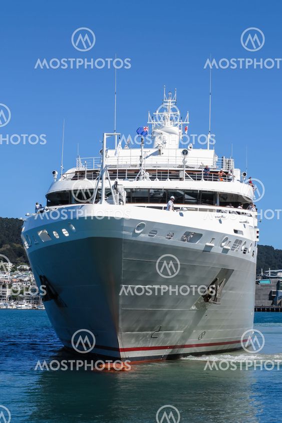 ship using bow propeller