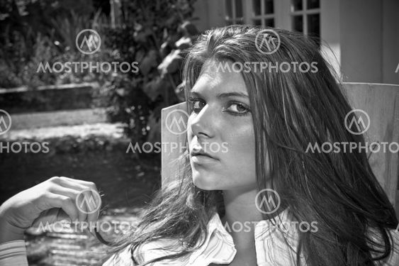 natural portrait of a teenage in withe shirt