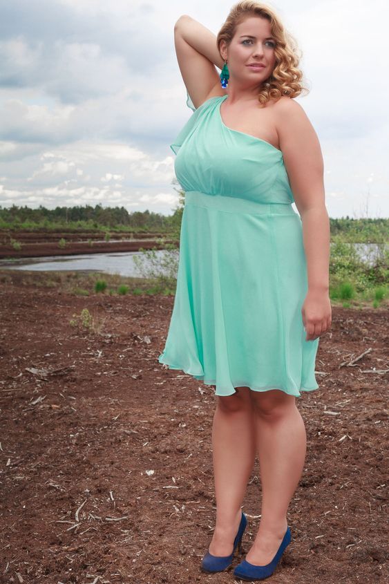 Elegant summer fashion for plus size women with