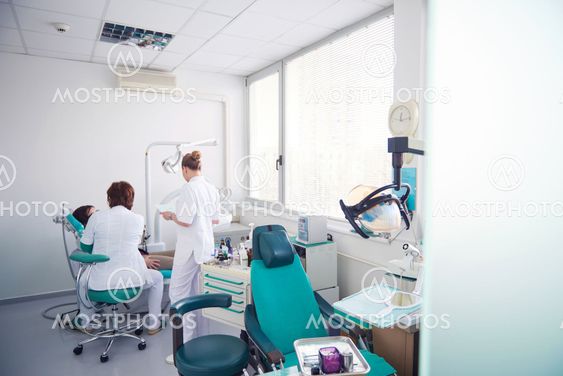 woman patient at the dentist
