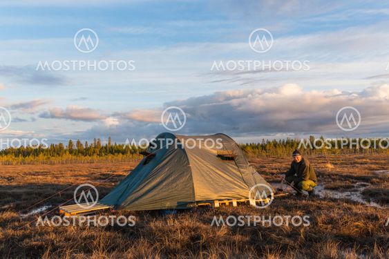 Man putting up his hide