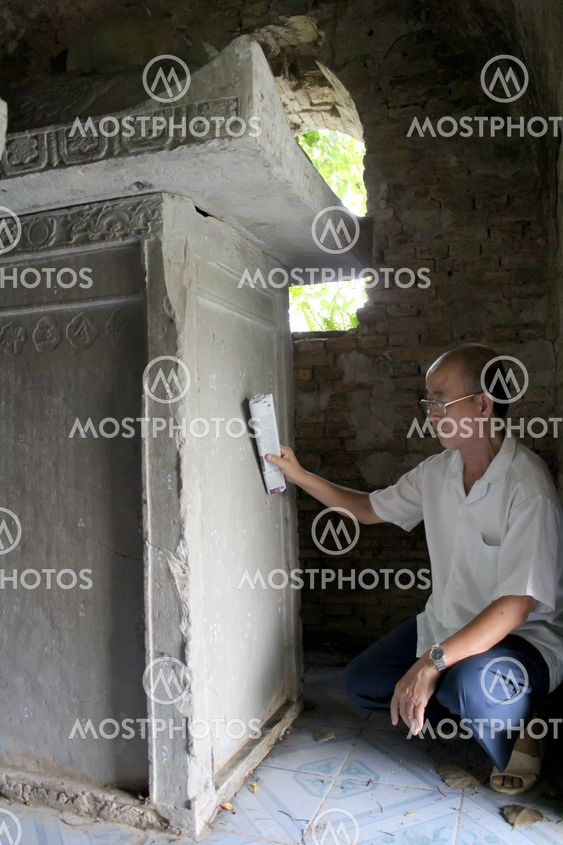 Old man reads epitaphs