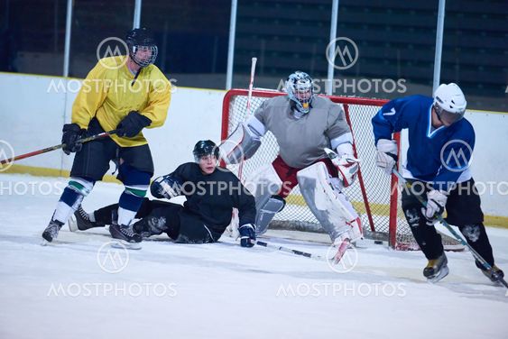 ice hockey goalkeeper