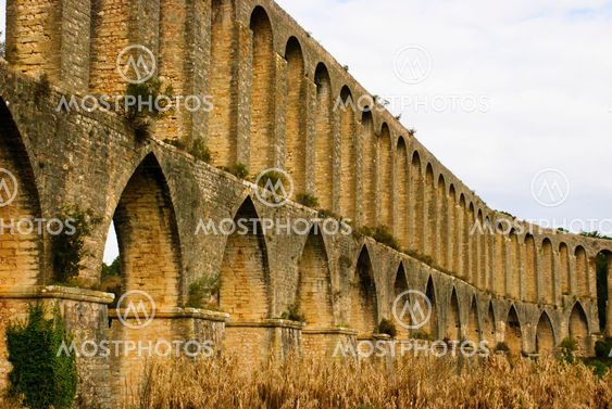 Arches of aqueduct, Tomar