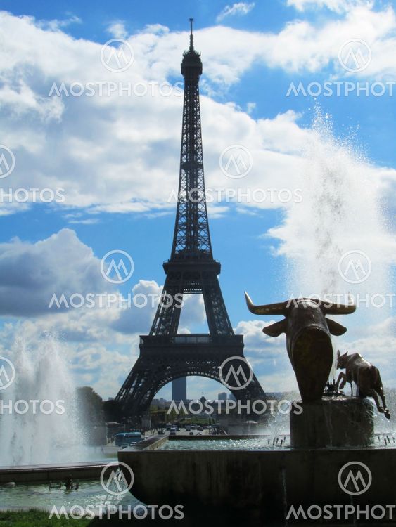 Eiffel tower from Trocadero square