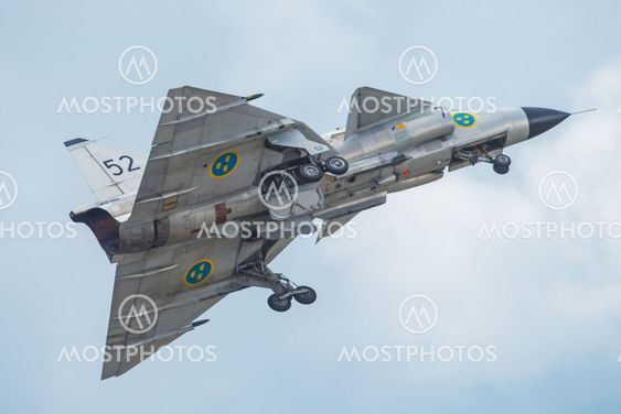 Takeoff with the AJS 37 Viggen in the airshow at Orebro...