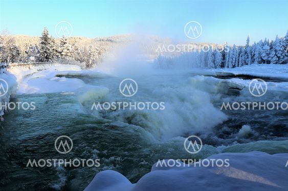 Storforsen i sagolikt vinterlanskap