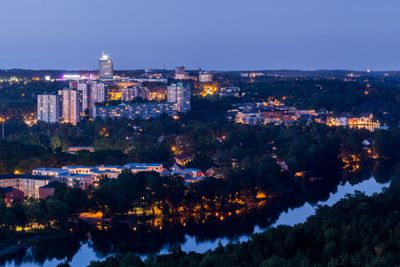 Kvälls vy över Sickla, Järla, Nacka och till höger i...