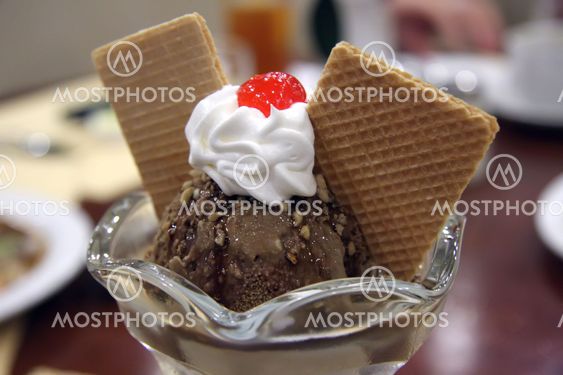 Ice cream sundae