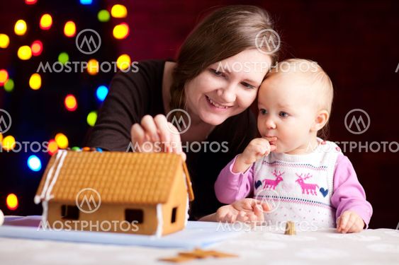 Gingerbread house decoration