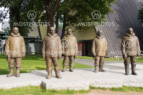 Polar explorers: Roald Amundsen, Olav Bjaaland