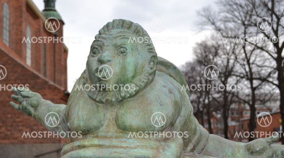 Staty av Jonas i valfiskens buk.