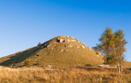 Kulle hoburgen mot blå himmel