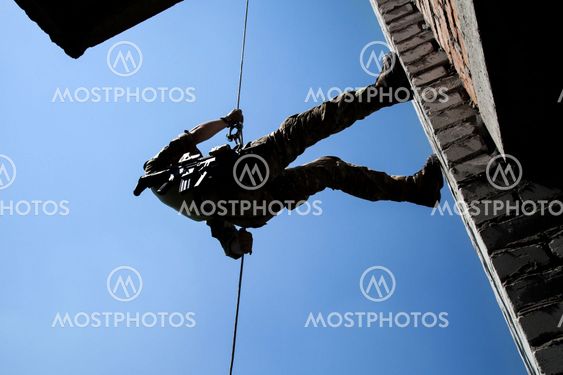 rappeling with weapons