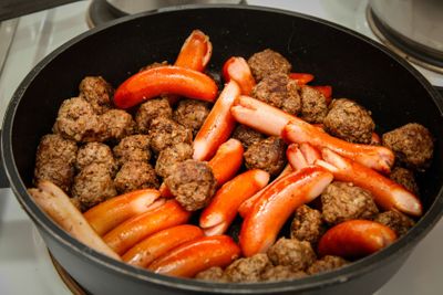 Köttbullar och prinskorv