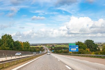 E6 i norrgående riktning, på väg ner för Hallandsåsen