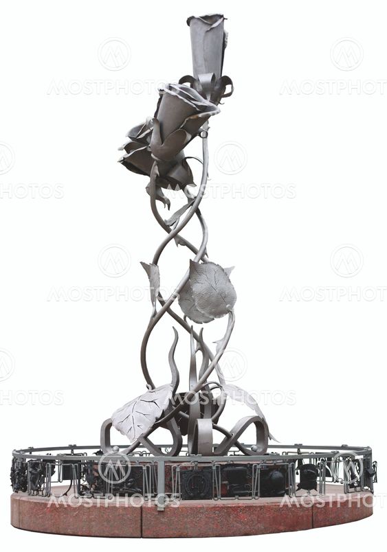 Roses in ring forged figure